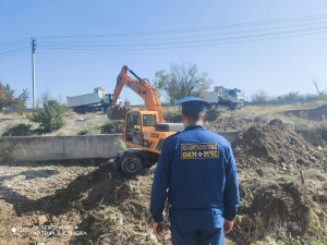 Бишкек: Аламүдүн дарыясынын турак үйлөргө жакын аралыгы тазаланууда