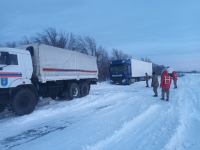 A GROUP OF RESCUERS FROM KYRGYZSTAN HAS BEEN SENT TO KAZAKHSTAN FOR DRIVERS AND PASSENGERS STUCK ON THE ROAD