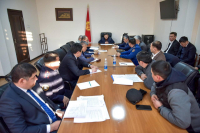 МинКаб Төрагасы Акылбек Жапаров борбордогу ЖЭБдин айланасындагы кырдаал боюнча ыкчам штабдын жыйынын өткөрдү